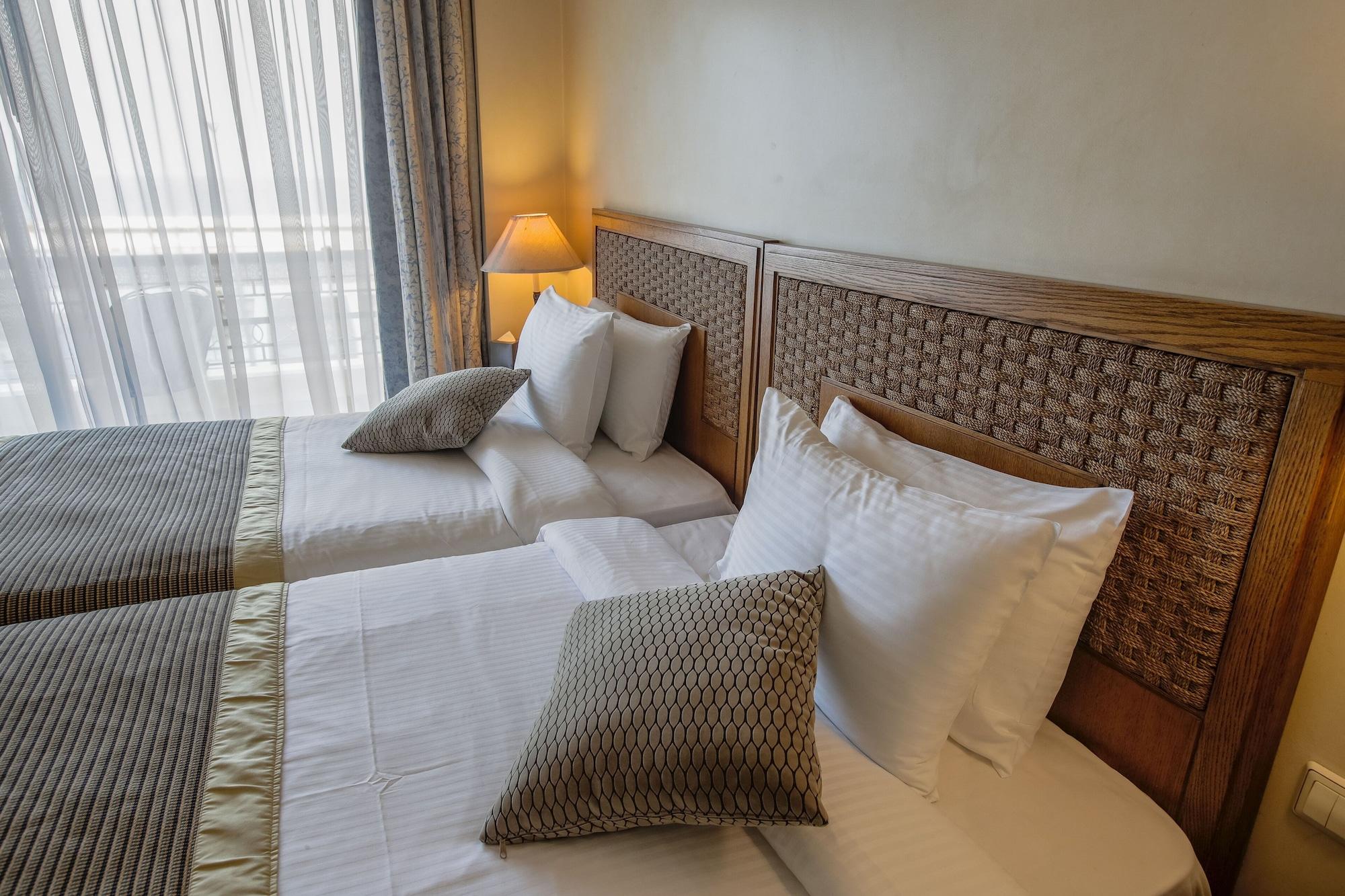 Warwick Palm Beach Hotel Бейрут Екстер'єр фото