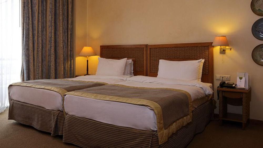 Warwick Palm Beach Hotel Бейрут Екстер'єр фото